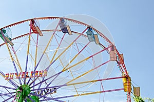 Ferris wheel in day time
