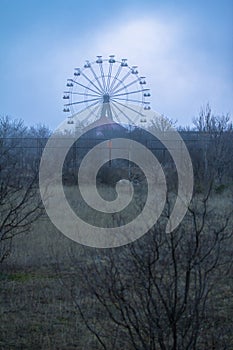 Ferris wheel at daybreak