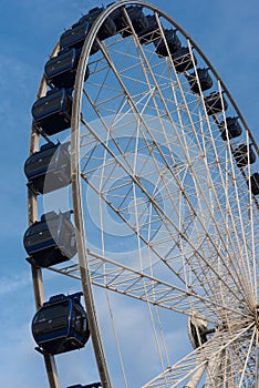 Ferris wheel in dÃ¼sseldorf oldtown in winter