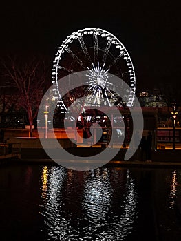 Ferris wheel in night time