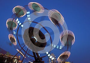 Ferris wheel revolving at dusk