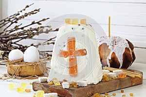 Festive Easter table, Easter cheesecake with raisins