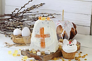 Festive Easter table, Easter cheesecake with raisins