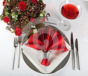 Festive table in red and white 4