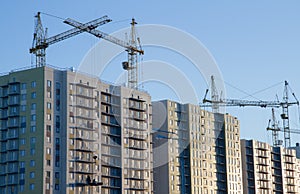 Few cranes crane yellow finish building multi-storey