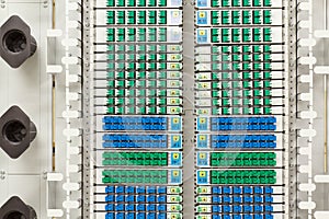 Fiber optic rack with optical connectors