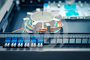 Fibre optic patch distribution panel