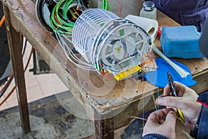 Fibre optic technician preparing the fibers 2