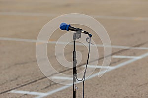 field microphone for soloists performing at a marching band rehearsal