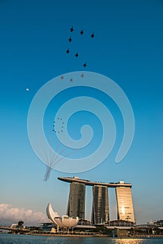 Fiftieth anniversary of the Singapore 50 years National Day rehearsal, fighter formation flew over the city