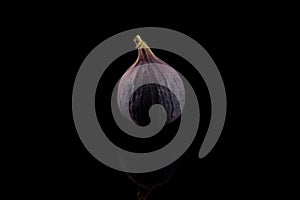 Fig, purple fig on black background, reflections, centered photo