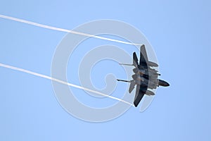 Fighter jet contrail