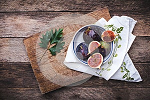 Figs in flat dish on choppingboard and napkin in rustic style