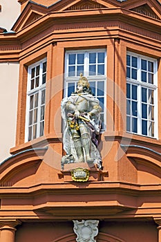 Figure of a knight at the entrance