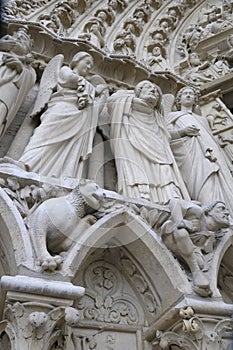 Figures and gargoyles, Notre Dame Cathedral, Paris, ÃÅ½le-de-France