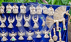 Figures woven manually angels mascots defenders against evil forces