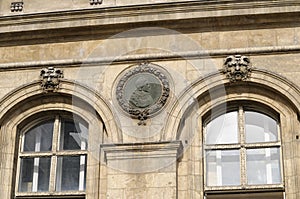 Figurines and plaque on the Hotel de Ville, Place des Terreaux