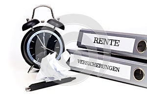 File folders and alarm clock symbolize time pressure. Translation: 