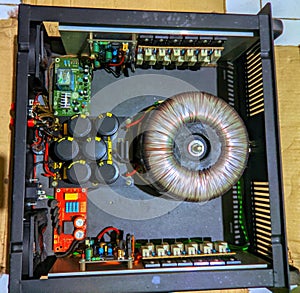 Fill the electronic components in the 2400 watt amplifier box