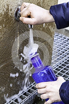 Filling bottle in fountain