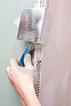 Filling the joints , aligns wall,alignment angles