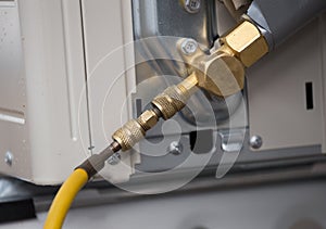 filling refrigerant to air conditioner valve photo