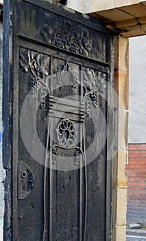 filling of a window, door, building with an opening in the shape of an arch.