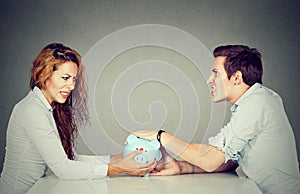 Finances in divorce. Wife husband can not make settlement photo