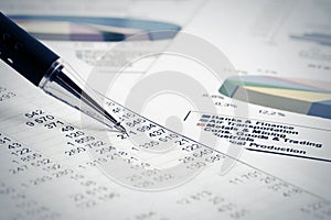 Financial accounting stock market graphs analysis