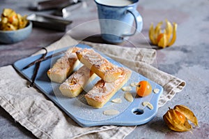 Financier biscuits with Physalis and almond flakes