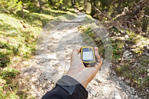 Finding the right position in the woods with a gps