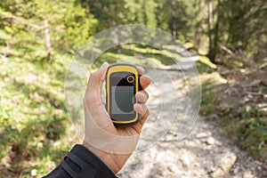 Finding the right position in the woods with a gps