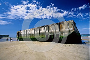 Finds port prefabricated World War II arromanches