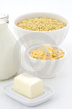 Fine macaroni and cheese ingredients