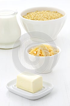 Fine macaroni and cheese ingredients