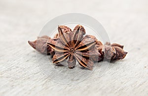 Fine star anis