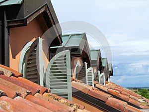 Finestre vecchio monastero