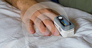 The finger oximeter is a small device that allows you to quickly and non-invasively measure the oxygen saturation in the blood and