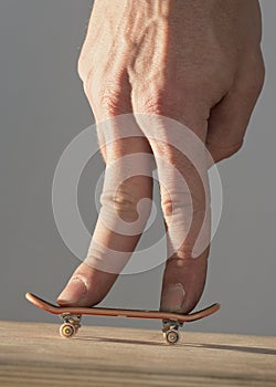 Finger skateboard