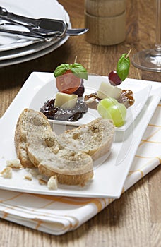 Fingerfood Cheese and Grapes Skewers