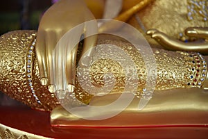 The fingers of the golden Buddha image