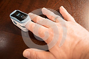 Fingertip Oxygen Sensor Pulse Rate Health Testor Oximeter