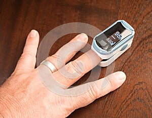 Fingertip Oxygen Sensor Pulse Rate Health Testor Oximeter