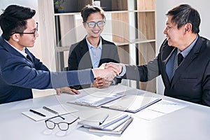 Finishing up a meeting, Business handshake after discussing good