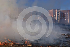 Fire burning dry grass dangerously