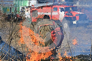 Fire burning dry grass dangerously