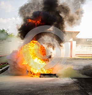 Fire drills using fuel as fuse. The fires caused by oil are very severe. The blaze was red and yellow. Firefighting is required to