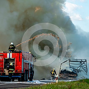 fire engine extinguishes a fire on the road