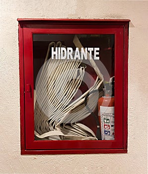 Fire Hose and extinguisher in Spanish photo