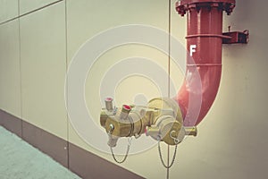 Fire hydrant manifold three outlet water valve